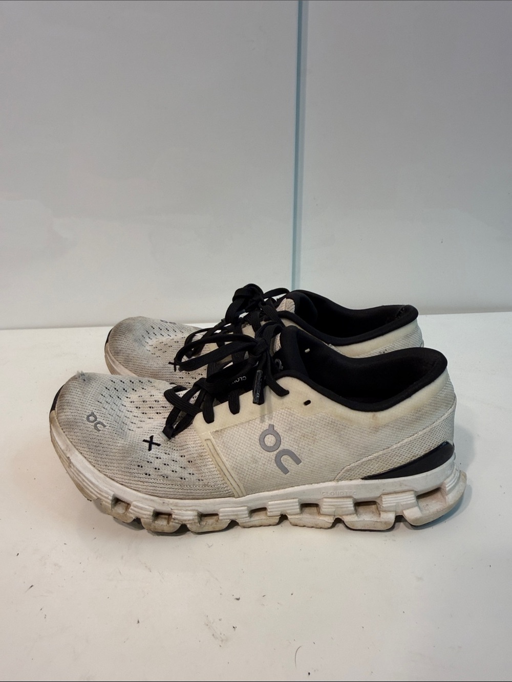 Used Hole On Cloud Running Shoes cloudswift women’s 8 - Picture 4 of 7